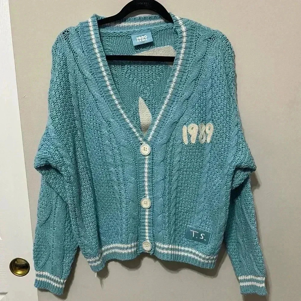 Taylor Swift - image 1